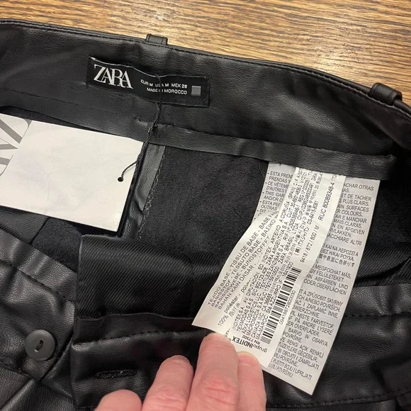 NEW ZARA Faux Leather high-waisted shorts - Picture 3 of 4